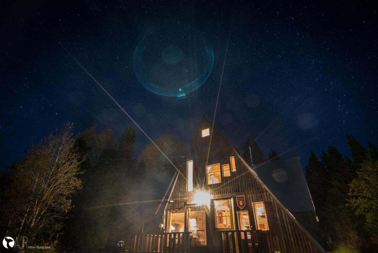 Au Sommet Du Fjord Hostel Sacre-Coeur ภายนอก รูปภาพ