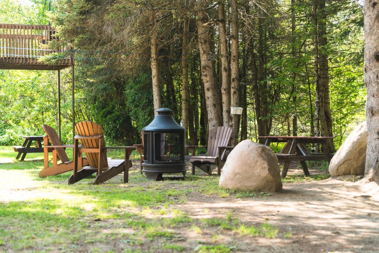 Au Sommet Du Fjord Hostel Sacre-Coeur ภายนอก รูปภาพ