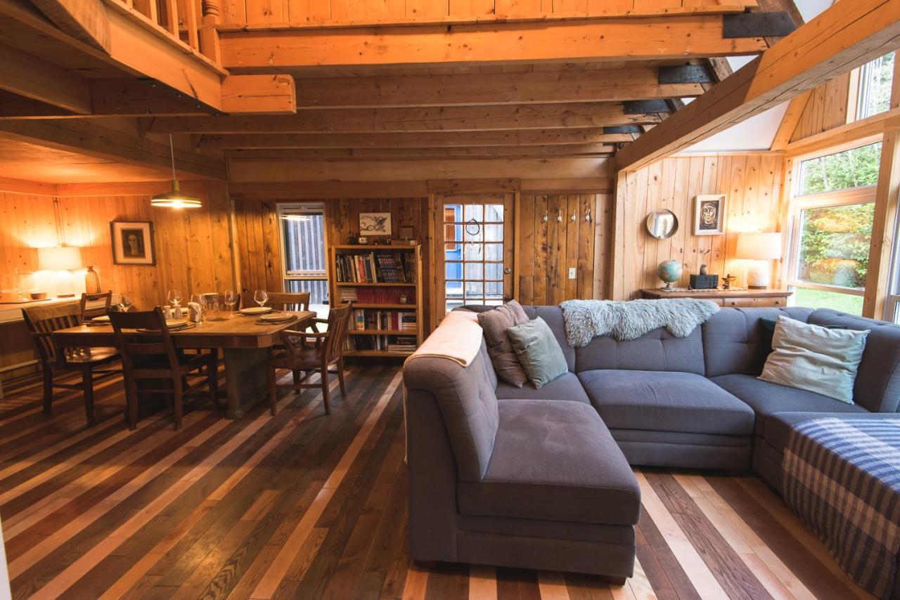 Au Sommet Du Fjord Hostel Sacre-Coeur ภายนอก รูปภาพ