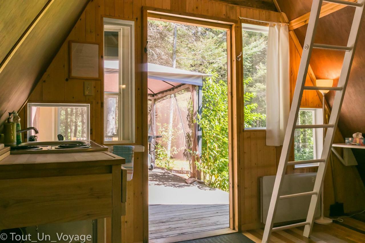 Au Sommet Du Fjord Hostel Sacre-Coeur ภายนอก รูปภาพ