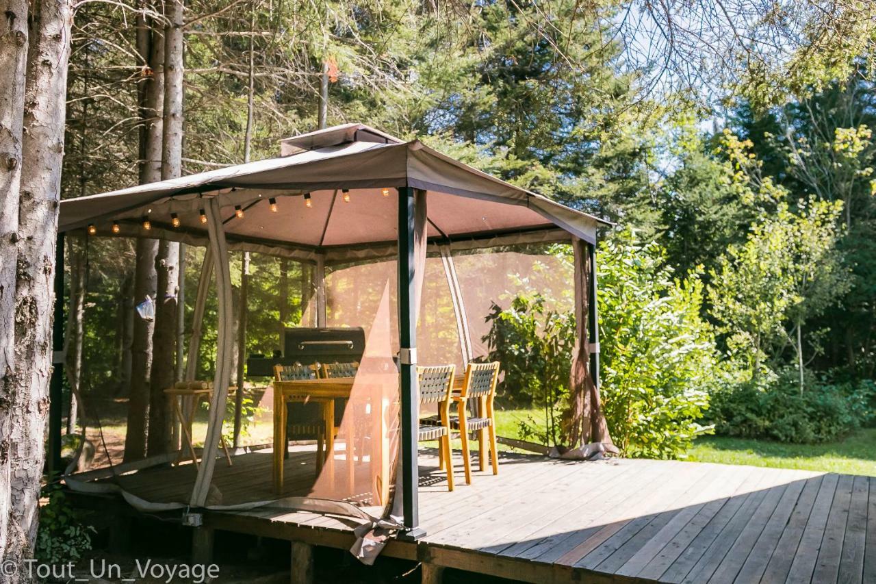 Au Sommet Du Fjord Hostel Sacre-Coeur ภายนอก รูปภาพ