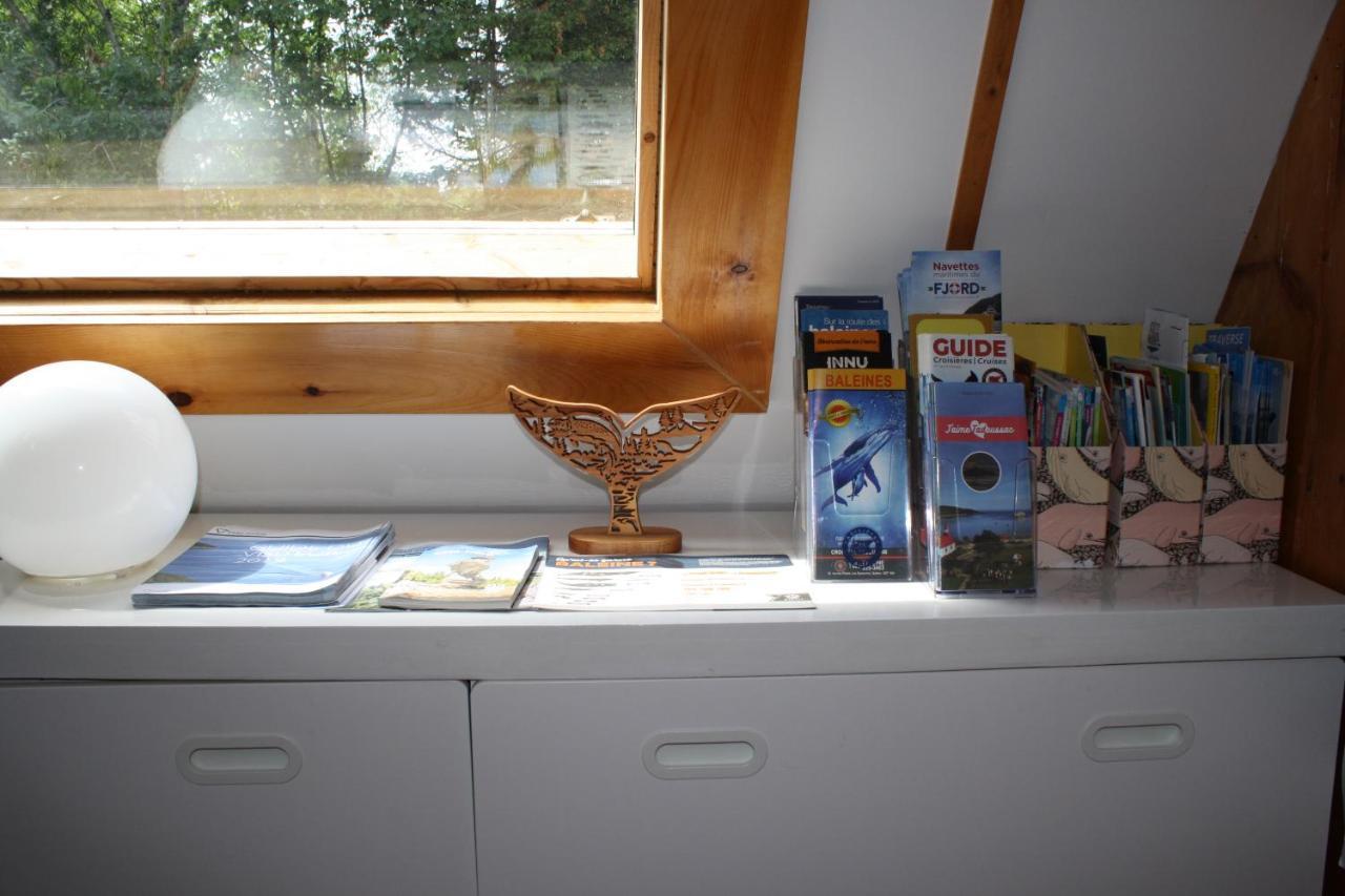 Au Sommet Du Fjord Hostel Sacre-Coeur ภายนอก รูปภาพ
