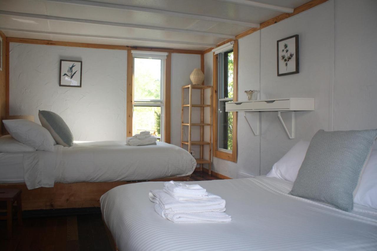 Au Sommet Du Fjord Hostel Sacre-Coeur ภายนอก รูปภาพ